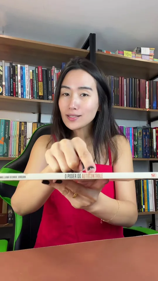 Lombada do livro mostrada em vídeo real